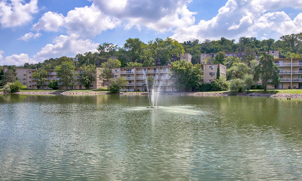 4-acre lake with a fountain at Lakeshore Drive in Cincinnati, Ohio