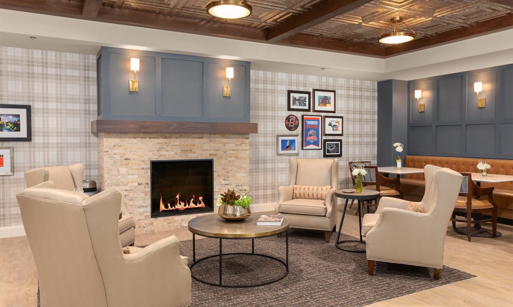The lounge at Touchmark at Coffee Creek in Edmond, Oklahoma