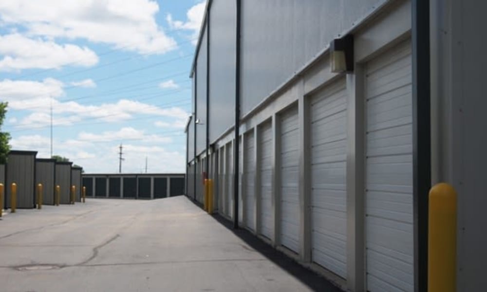Auto storage units available for rent at Michigan Storage Centers in Farmington Hills, Michigan