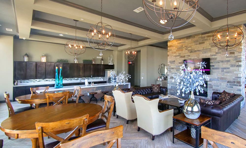 Resident lounge in the clubhouse at Anatole on Briarwood in Midland, Texas