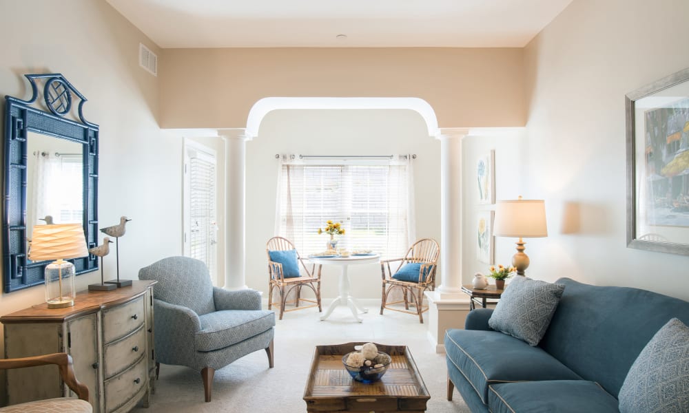 Inviting apartment living room at Keystone Place at Richland Creek in O'Fallon, Illinois