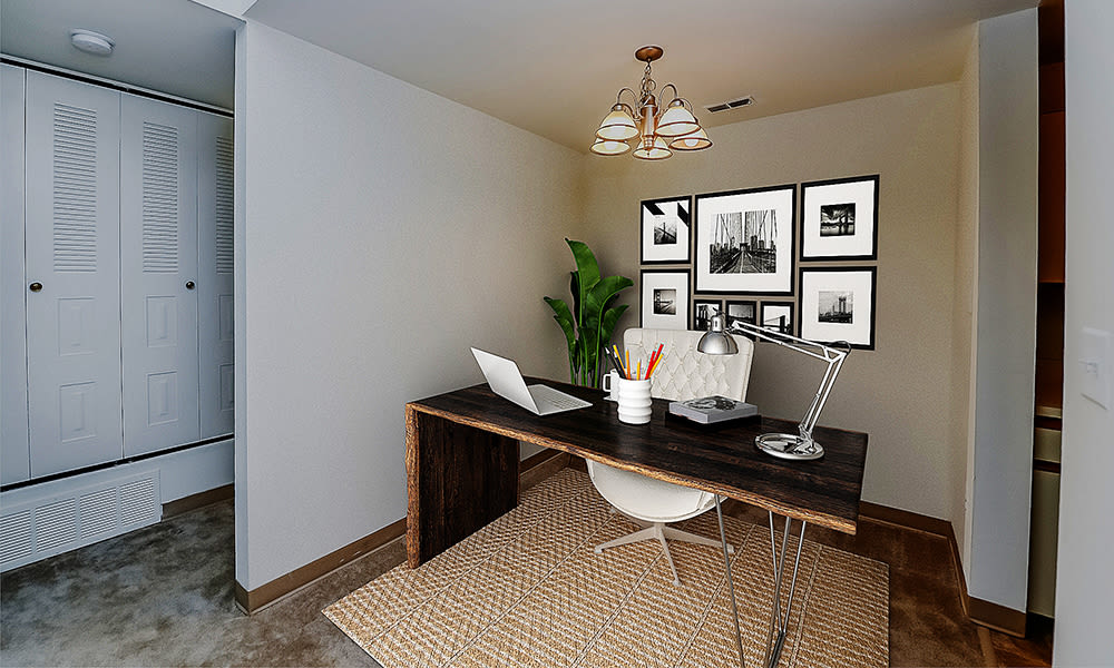 Home office space at Cranbury Crossing Apartment Homes in East Brunswick, New Jersey