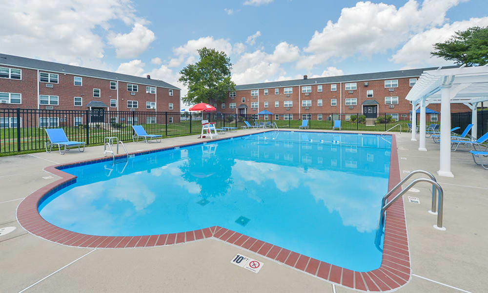 Enjoy Apartments with a Swimming Pool at Hyde Park Apartment Homes in Bellmawr, New Jersey