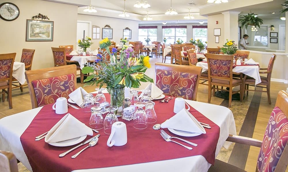 Restaurant-style dining atmosphere at Randall Residence of Wheelersburg in Wheelersburg, Ohio