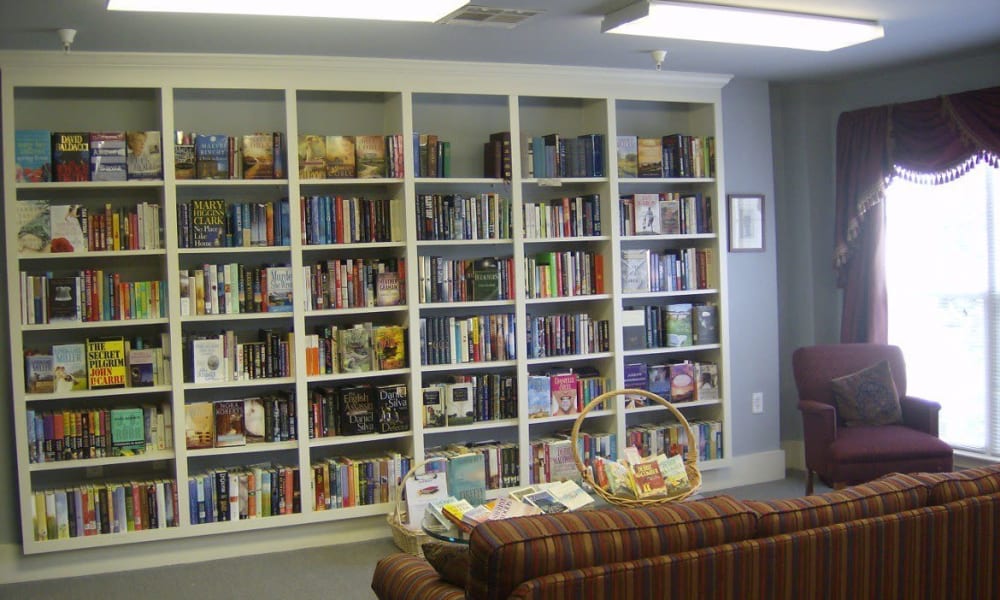 An onsite library for residents at Atlantic at Twin Hickory in Glen Allen, Virginia