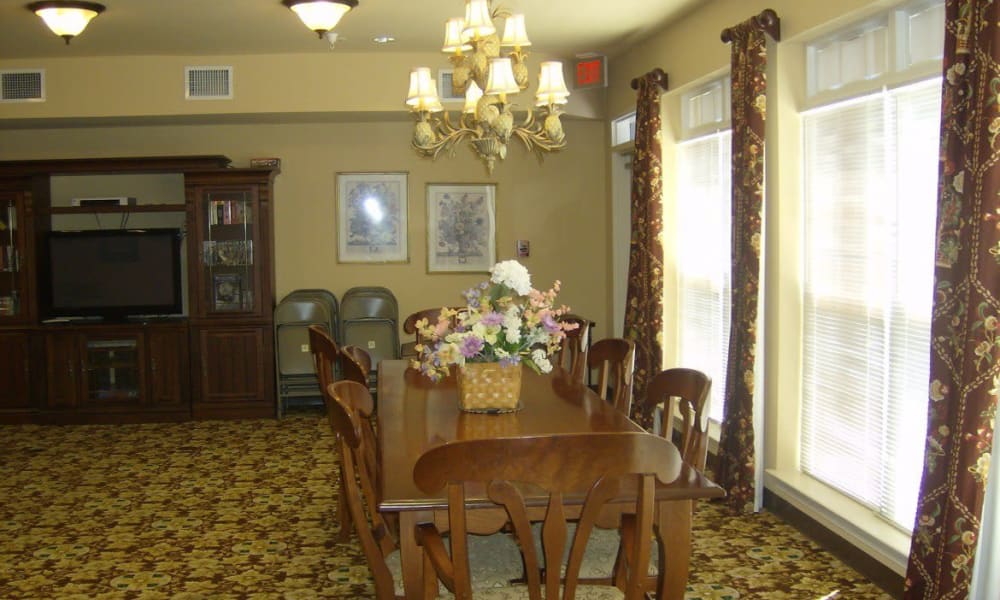 A large table to entertaining guests at Atlantic at Twin Hickory in Glen Allen, Virginia