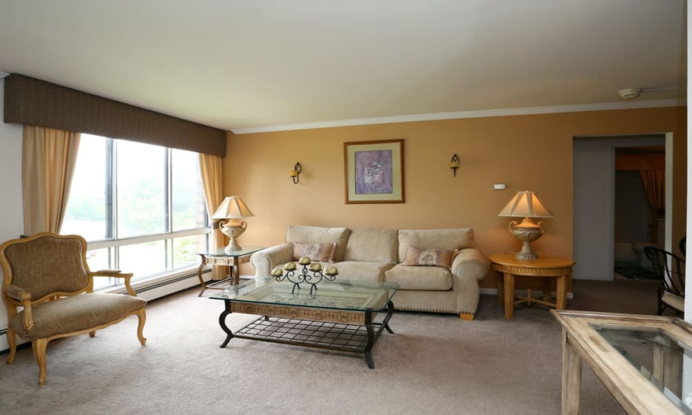 Photos of Windsor Lakes Apartment Homes Apartments in Woodridge, IL