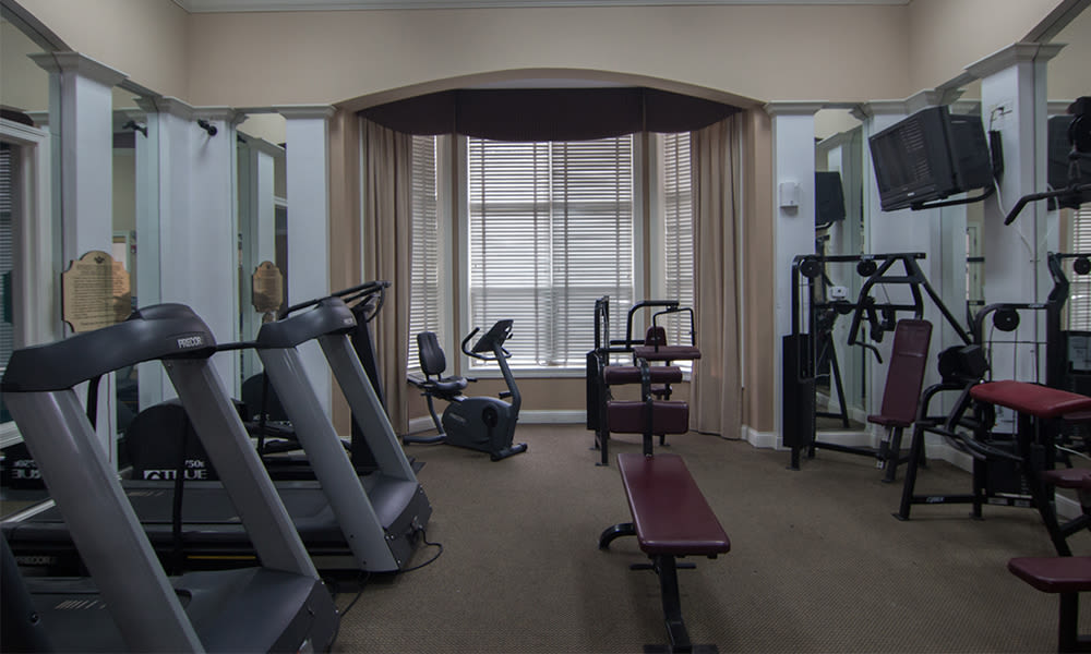 Fully-equipped fitness center at Windsor Lakes Apartment Homes in Woodridge, Illinois