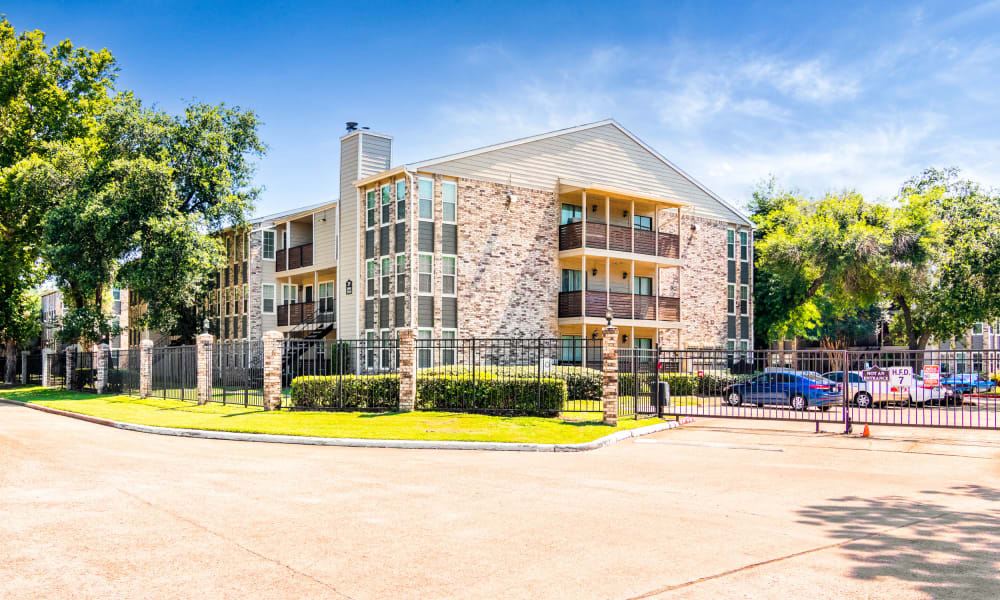 Exterior of The Abbey At Enclave in Houston, Texas