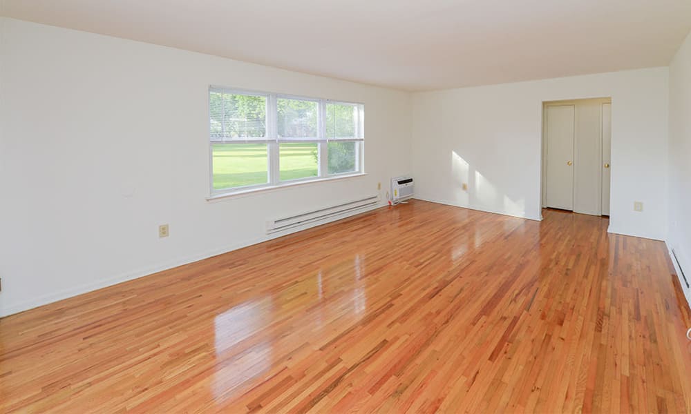 Spacious living room at Eatoncrest Apartment Homes