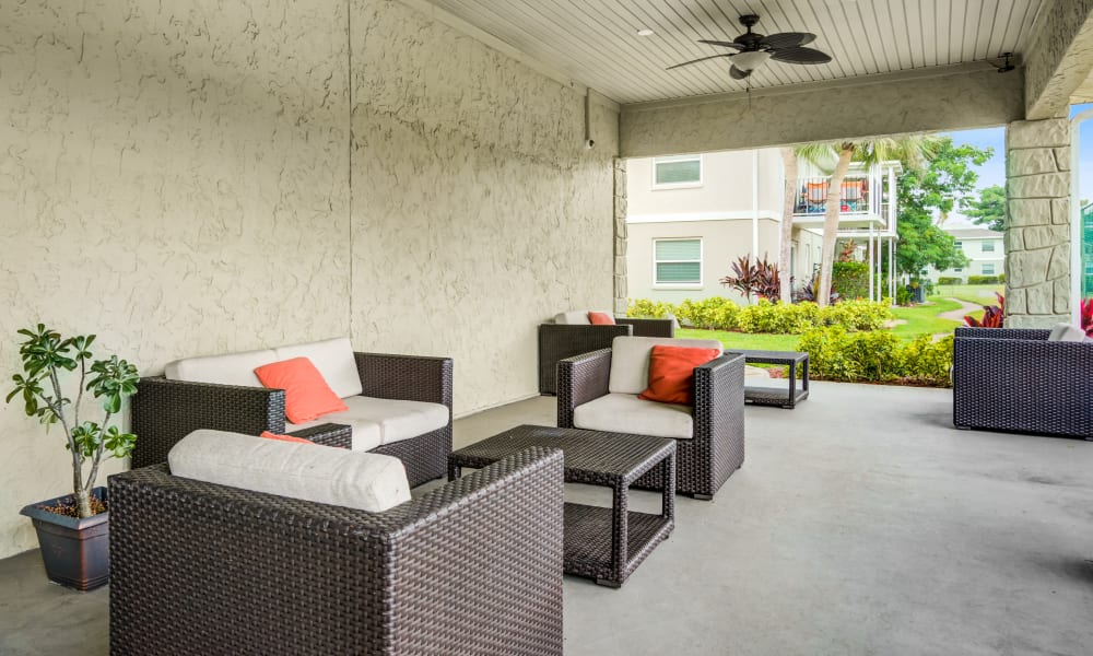 Seminole, FL Apartments near Maderia Beach Ridgeview