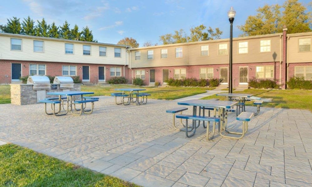 Grilling and picnic Area at The Village of Chartleytowne Apartments & Townhomes