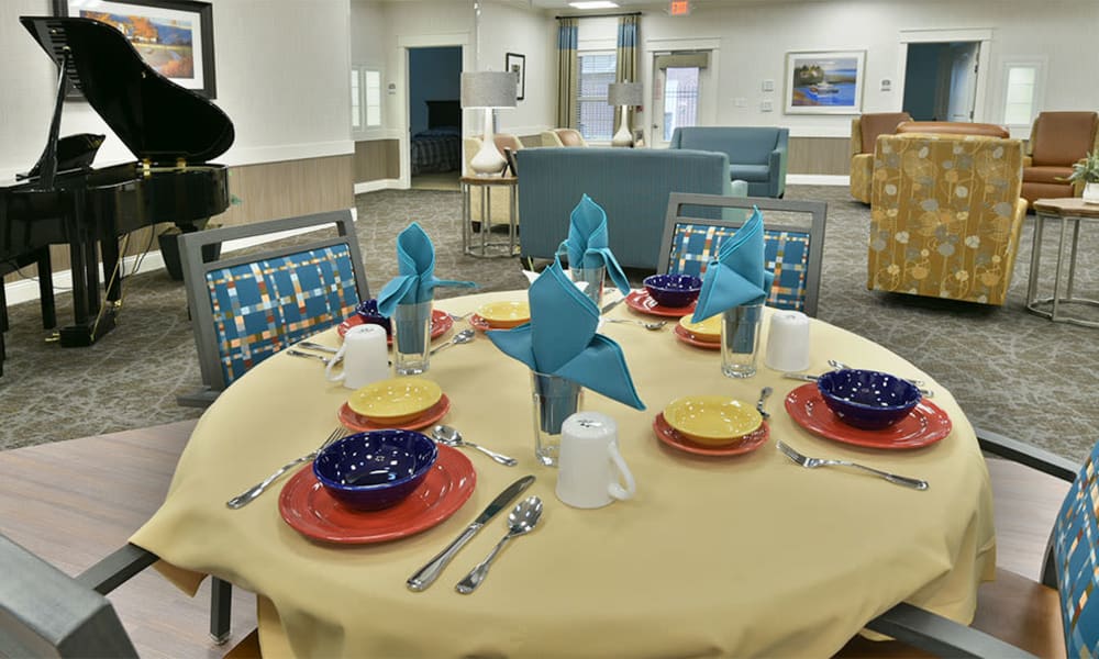 Dining Room at The Arbors at Foxberry Terrace Senior Living Memory Care in Webb City, Missouri