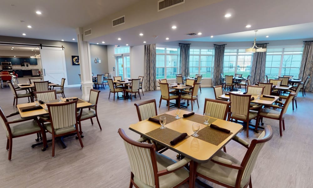 Plenty of tables for dining at Keystone Place at Richland Creek in O'Fallon, Illinois