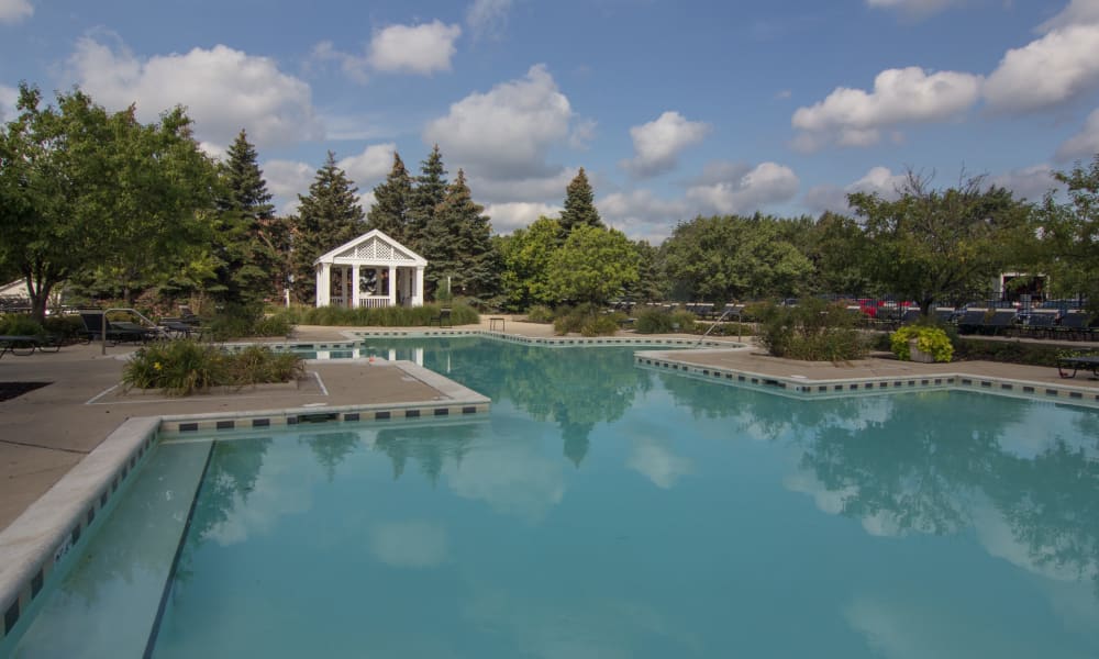 Swimming pool at Windsor Lakes Apartment Homes in Woodridge, Illinois