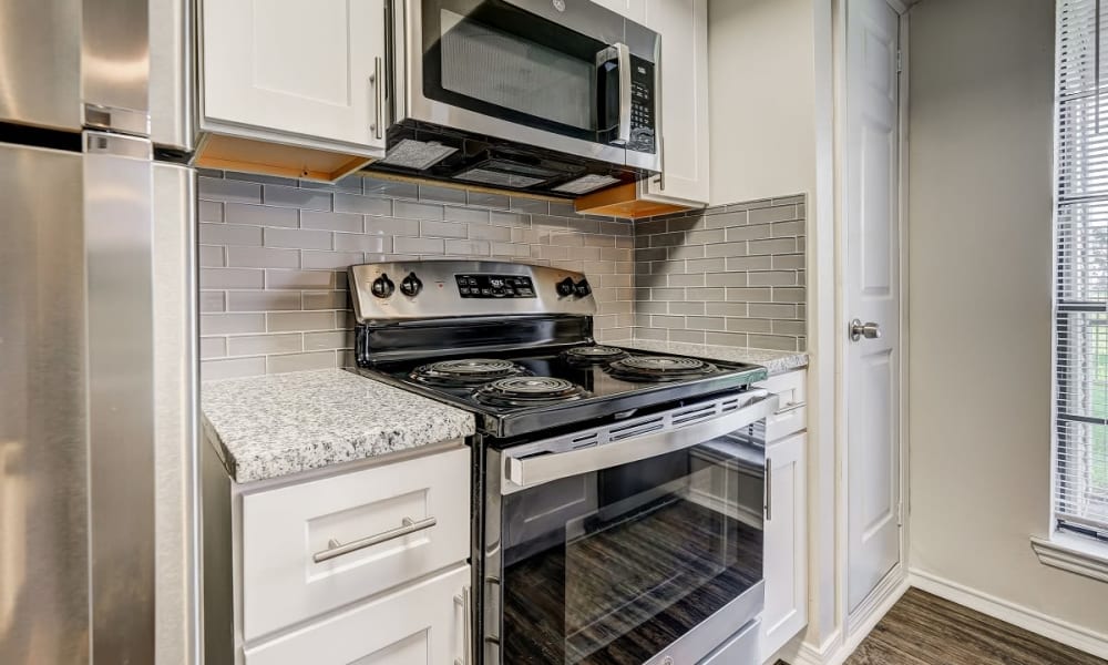 Updated kitchen at Peppertree Apartment Homes in Lafayette, Louisiana