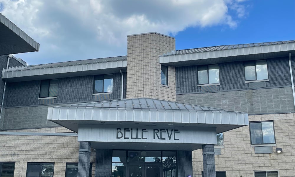 main entrance to Belle Reve Senior Living in Milford, Pennsylvania