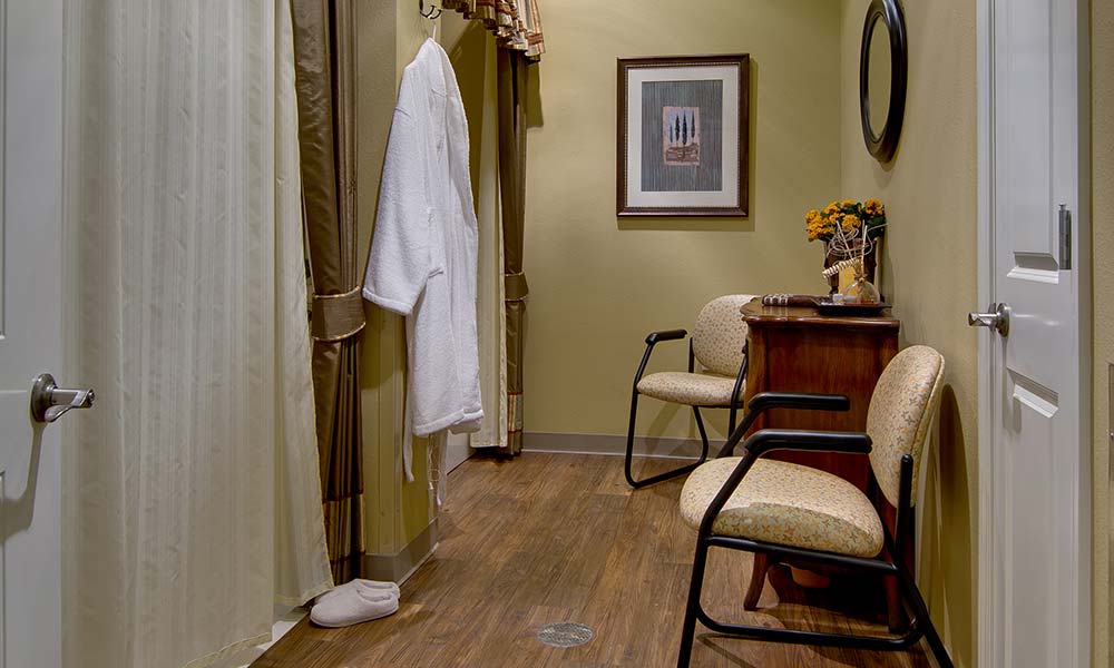 Assisted spa style bathing at Parkway Gardens Senior Living in Fairview Heights, Illinois