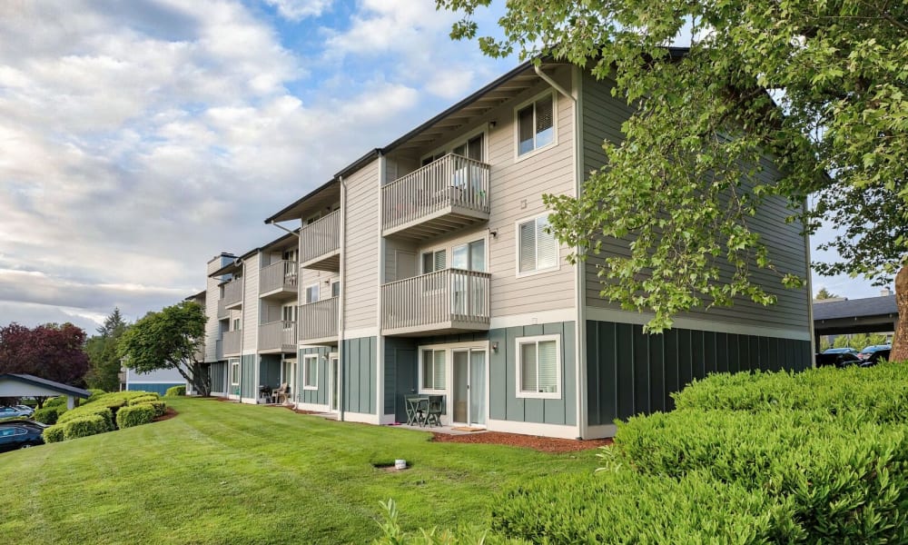Building exterior at Hiddenvale Apartments in University Place, Washington