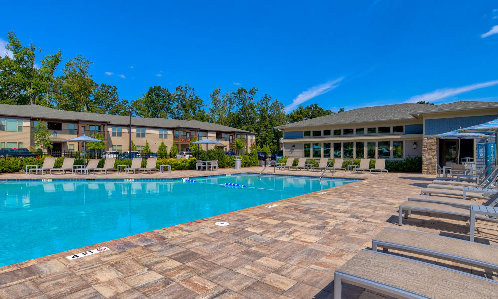 Outdoor seating around the community swimming pool at Brookside Heights Apartments in Cumming, Georgia