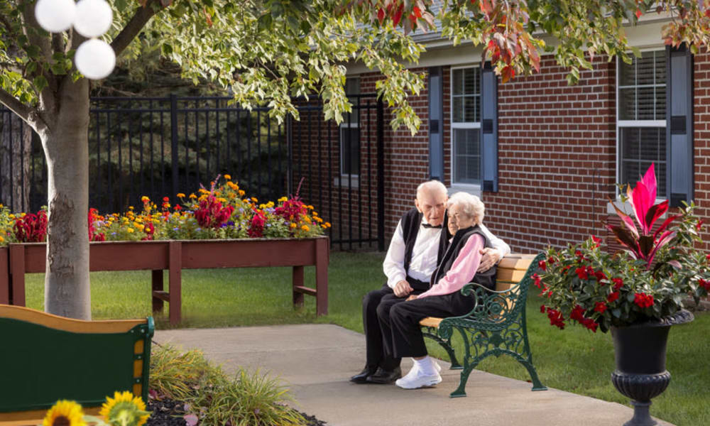 A sunny courtyard at Governor's Pointe in Mentor, Ohio