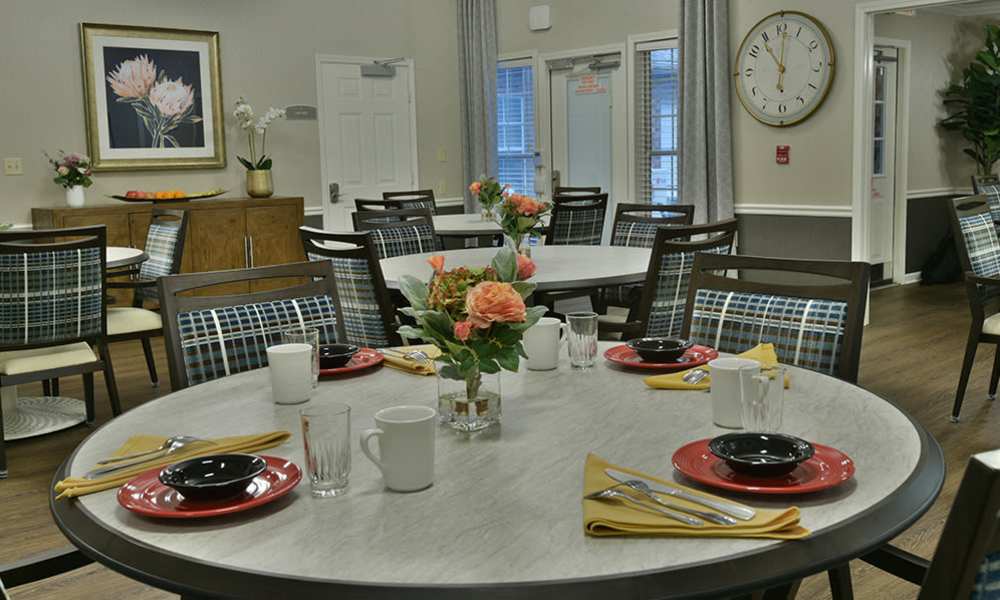 Family style dining at The Arbors at Westbrook Terrace in Jefferson City, Missouri