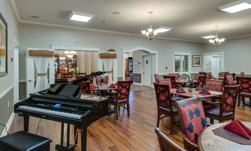 Dining room at Centennial Pointe Senior Living in Springfield, Illinois