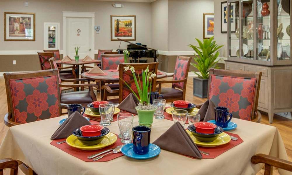 Family Style Dining at The Arbors at Centennial Pointe Senior Living in Springfield, Illinois