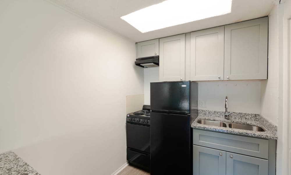 Fully equipped kitchen at The Flats at Lakeshore in Fort Oglethorpe, Georgia