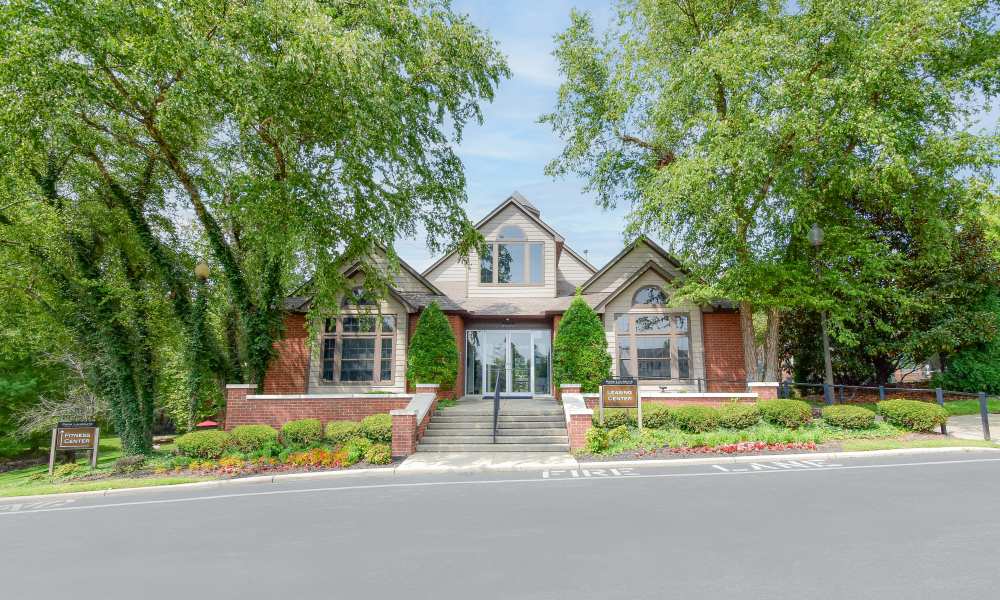Charming community at Park Laureate Apartments & Townhomes in Louisville, Kentucky,  
