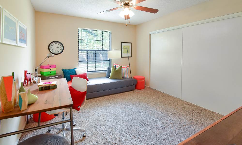 Spacious living room at Park Laureate Apartments & Townhomes in Louisville, Kentucky,  