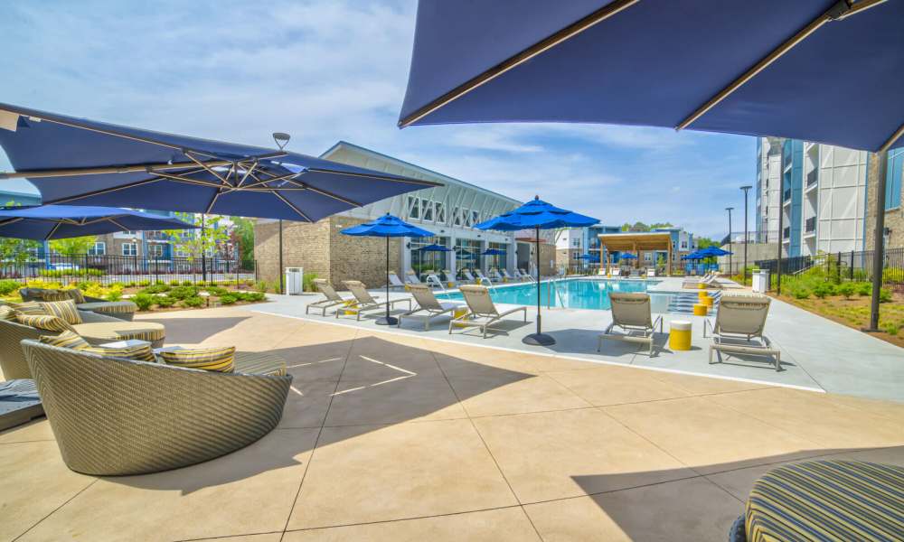 Outdoor loung area at Avonlea Pointe in Duluth, Georgia