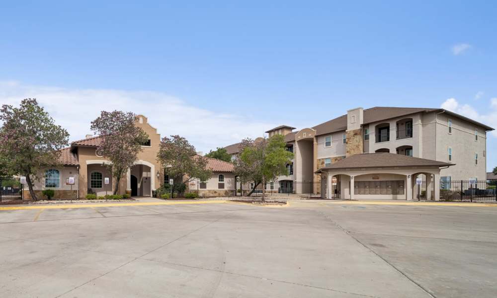 Street view of exterior of front office, apartment building, and mail center at Sunset Lodge in Odessa, Texas