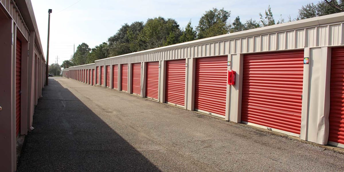 Outside area of Avid Storage in Navarre, Florida