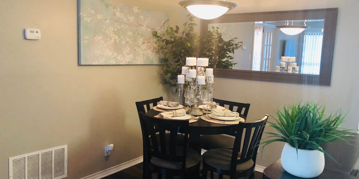 Dining table at Stratton Park in San Antonio, Texas