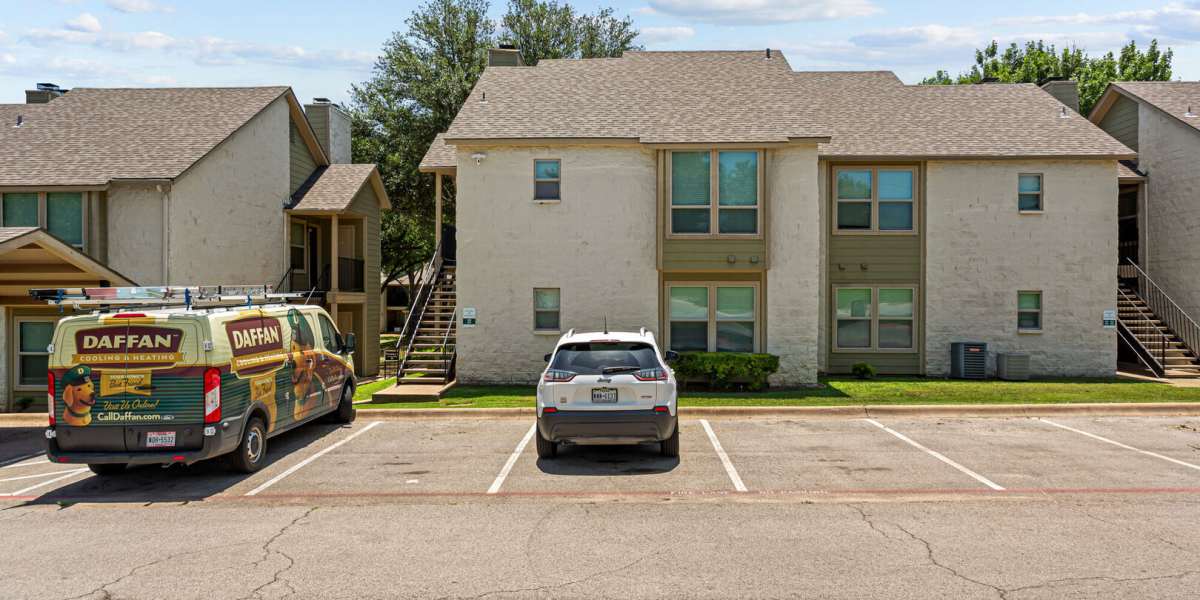 Parking lot 2 Courtyard Apartments And Storage in Granbury, Texas