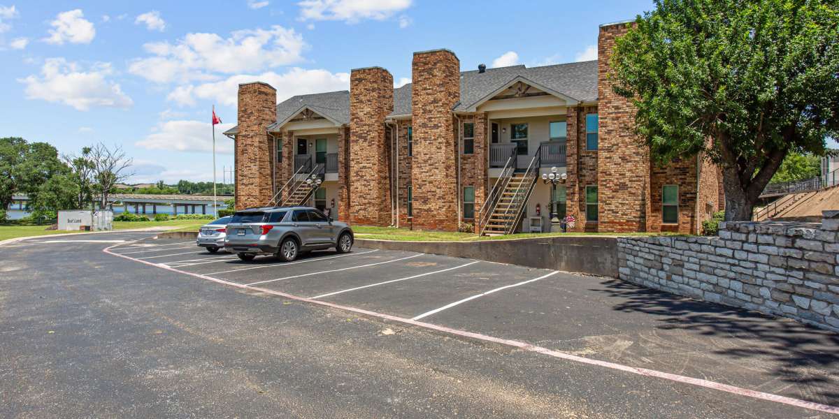 parking lot angle 4 Towne Lake Apartments in Granbury, Texas