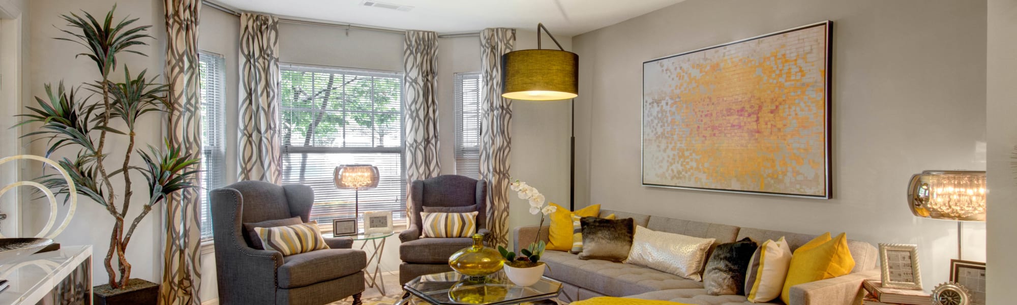 Schedule a tour of Ellington Metro West in Westborough, Massachusetts