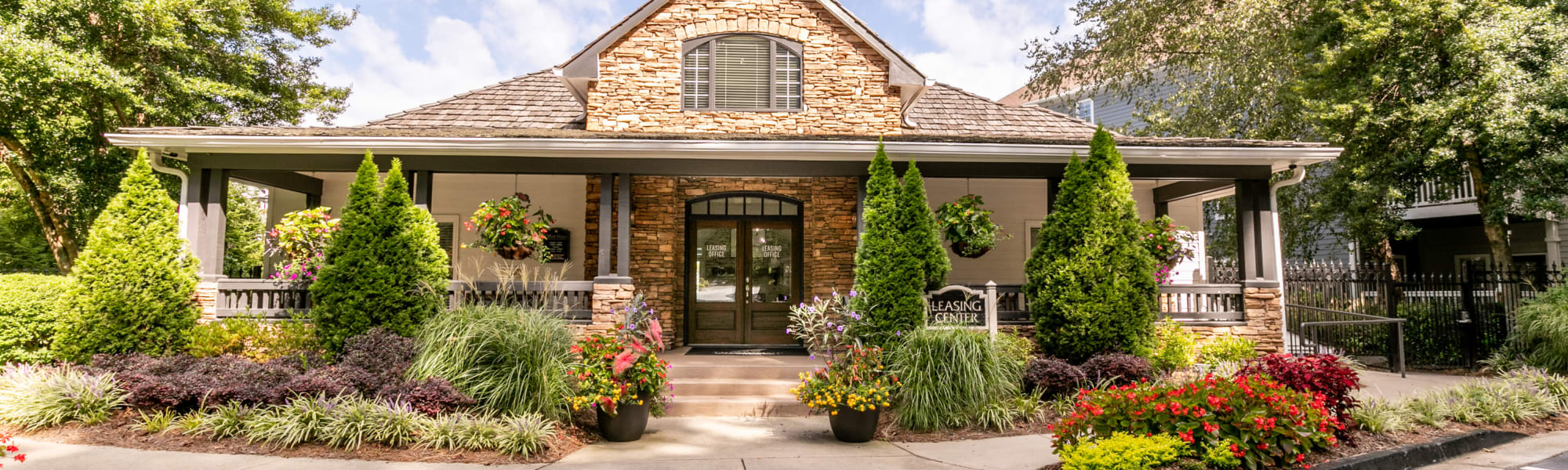 Amenities at Highland Square in Atlanta, Georgia