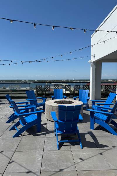 Residents having drinks together at Nine20 Manatee in Bradenton, Florida