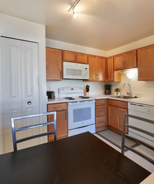 Apartment kitchen at Aldingbrooke in West Bloomfield, Michigan