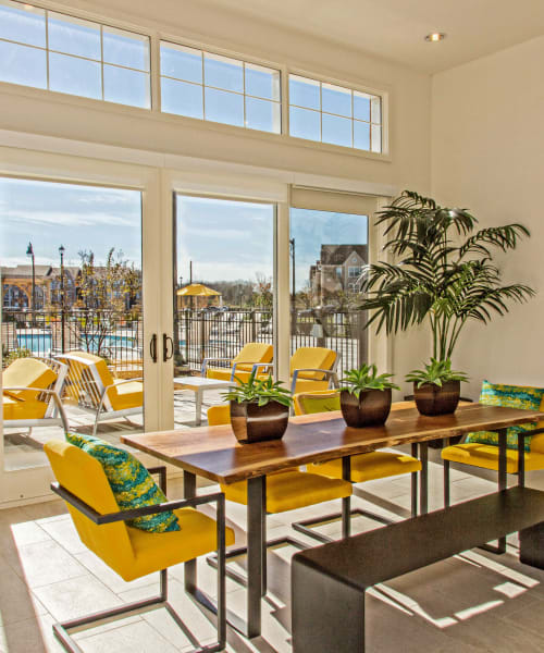 Dining or meeting table with pool views in the sunny resident lounge at Arbor Brook in Murfreesboro, Tennessee
