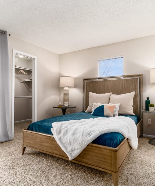 Modern bedroom at Sterling Place in Columbus, Ohio
