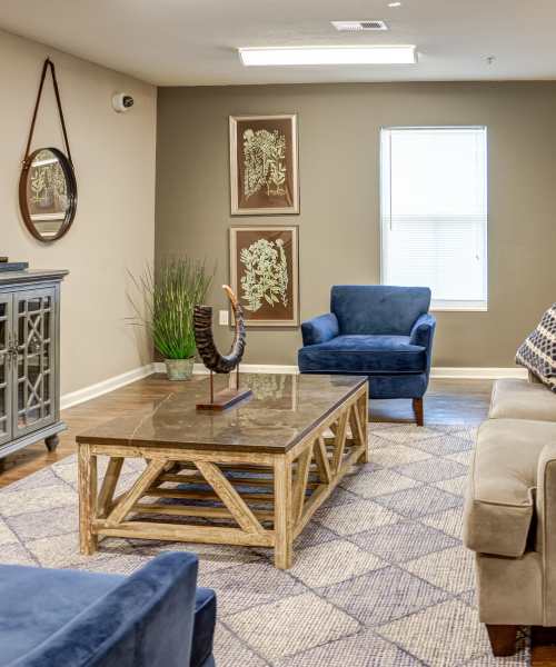 Community room with a couch and a coffee table at The Banks At Berkley in Norfolk, Virginia
