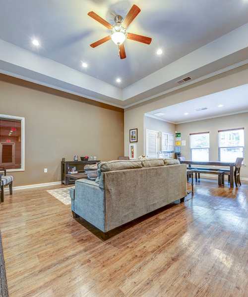 Community room with lounge area at Stanton Oaks in Atlanta, Georgia