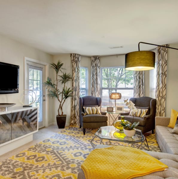 Bright, well decorated living room at Ellington Metro West in Westborough, Massachusetts