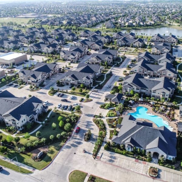 Avenues at Shadow Creek Ranch offers a wide variety of amenities in Pearland, Texas