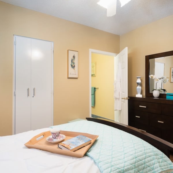 Resident bedroom at Pacifica Senior Living Palm Beach in Greenacres, Florida