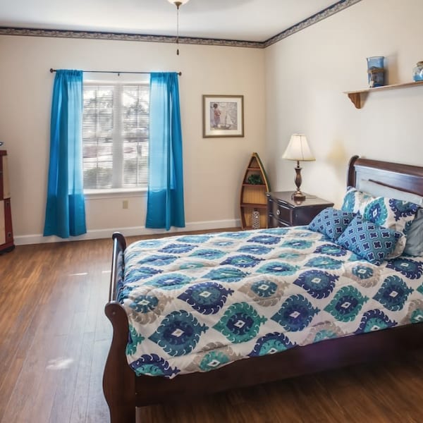 Resident bedroom at Pacifica Senior Living Spring Valley in Las Vegas, Nevada