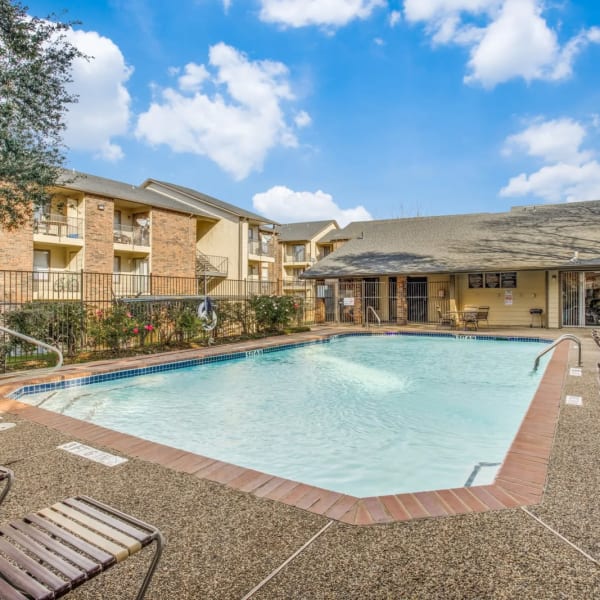 The Declan offers a wide variety of amenities in Dallas, Texas